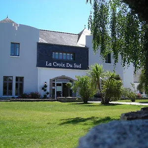 Hotel Logis La Croix Du Sud, Le Tour-du-Parc